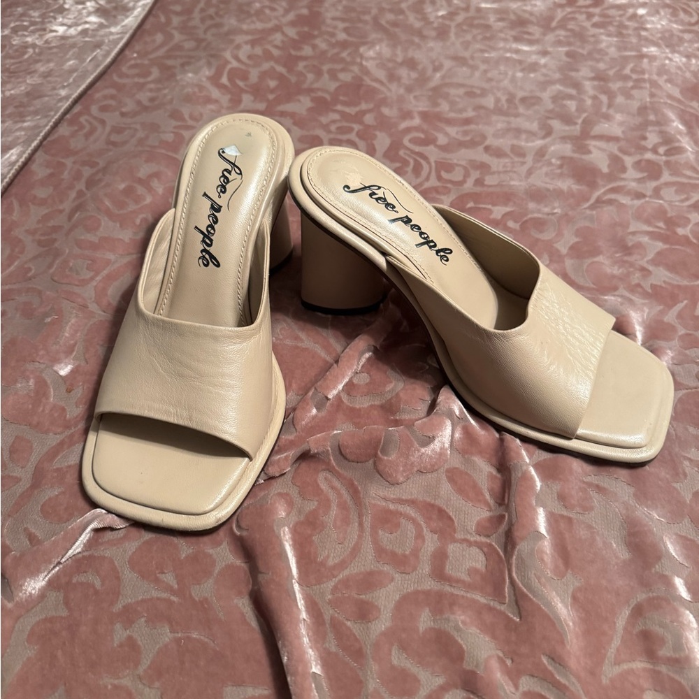 Free People Cream Women's mandi slide Sandals in dune